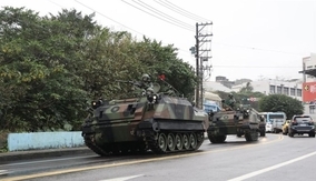 一般道を装甲車が走行  台北近郊の国軍部隊が訓練／台湾