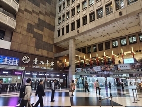 台湾鉄道台北駅の商業エリア　きょうから新光三越が運営　サービス向上に期待