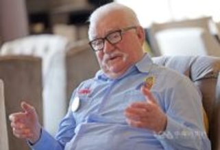 ポーランド元大統領、華語圏の団結必要性を強調／台湾