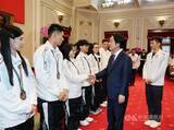 「頼総統、帰国した東京デフリンピック代表団と面会　「台湾の誇り」」の画像1