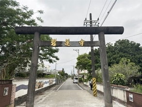 日本時代から残る鳥居、修復工事終わる　自動車衝突で損傷／台湾