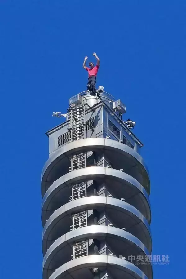 米国のクライマー、命綱なしで台北101登り切る　ネットフリックス企画／台湾