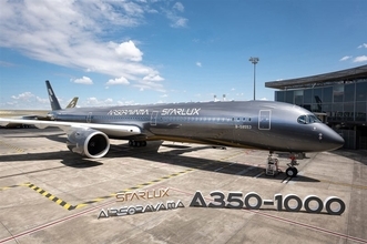 スターラックス航空、空山基氏とコラボの特別塗装機1機を受領　5日に台湾到着