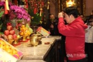 頼総統、旧正月で龍山寺を参拝　国防特別予算と今年度国家予算の早期可決願う／台湾