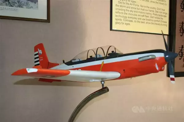 空軍練習機が墜落　操縦士2人死亡　エンジン故障想定の訓練中／台湾