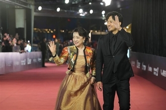 西島秀俊、金馬奨授賞式に出席　ジュディ・オングとレッドカーペット歩く／台湾