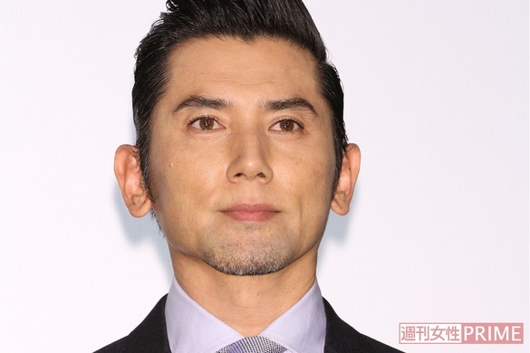 バスケエリート 高身長 モデルutaが父 本木雅弘と新聞広告でツーショット披露 19年4月11日 エキサイトニュース