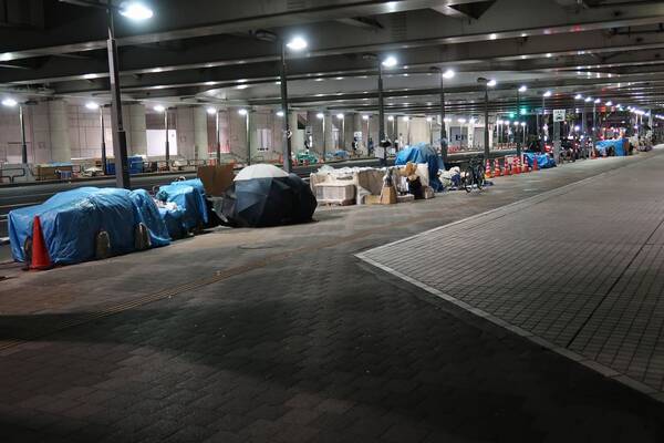 東京五輪を前にホームレスが姿を消す 首都浄化 の実態と横行する 貧困ビジネス 18年10月28日 エキサイトニュース 東京五輪を前にホームレスが姿を消す 首都浄化 の実態と横行する 貧困ビジネス 18年10月28日 エキサイトニュース