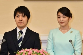 眞子さま1歳10カ月 かわいすぎるバイバイ 秘蔵写真 19年6月29日 エキサイトニュース