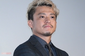 小栗旬 楽なとこに行き過ぎるな けんかして遠ざけられた 恩師 蜷川幸雄からの教え 年1月26日 エキサイトニュース