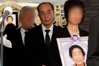 志村けんさんの一周忌、最愛母と“合同法要”も10億円遺産が「相続放置」されていた
