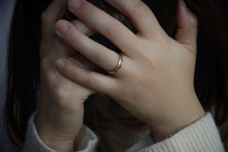 「つわりで体調が悪い中、満員電車で通勤していた私。駅のベンチで休んでいたら、隣にいた女性客が...」（東京都・30代女性）