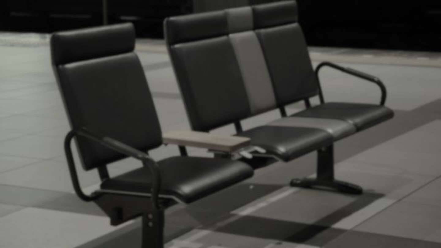 「つわりで体調が悪い中、満員電車で通勤していた私。駅のベンチで休んでいたら、隣にいた女性客が...」（東京都・30代女性）