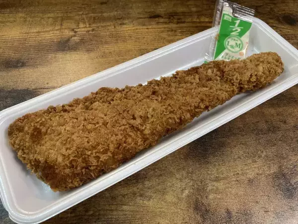 「おかずにしようと思ってたけど...コレだけで満腹です　玉出「ジャンボ白身魚フライ」が安くてデカい」の画像