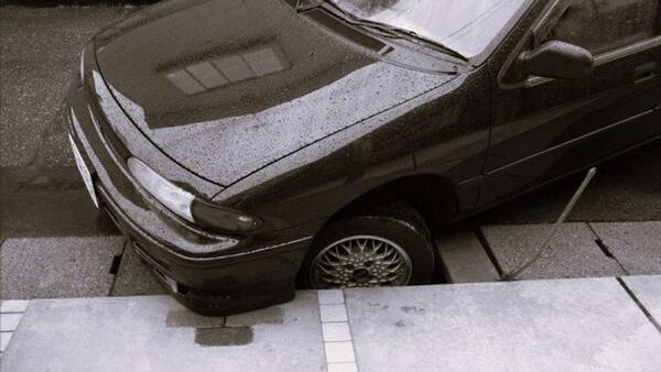 曲がり角で脱輪し 動かなくなった私の車 女3人で立ち往生していると 若い男性がロープを持って現れて 岡山県 60代女性 22年7月30日 エキサイトニュース