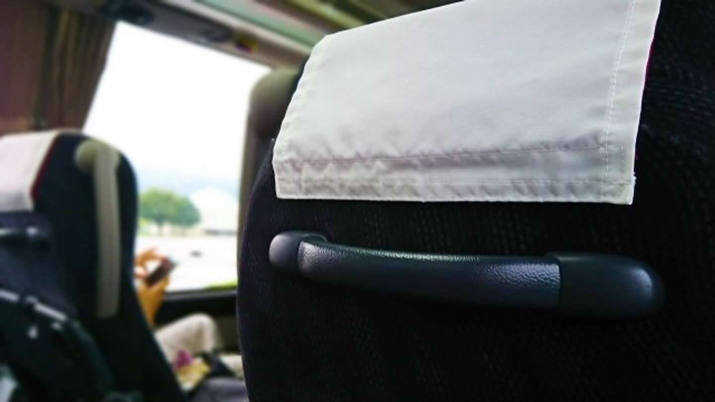 バスが遅れて予約した電車に間に合わない！　焦る母と娘にバスガイドと運転手が（静岡県・70代女性）