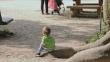 「幼い子供を2人連れ、ベビーカーを押していた私。ひとり遊び回る長男に近所のおじさん・おばさんが...」（長野県・40代女性）