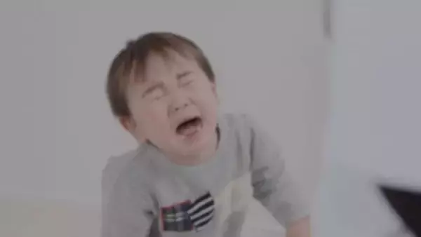 「スーパーで抱っこをせがみ、一歩も動かない2歳息子。途方に暮れる私におばちゃん店員が...」（大阪府・30代女性）