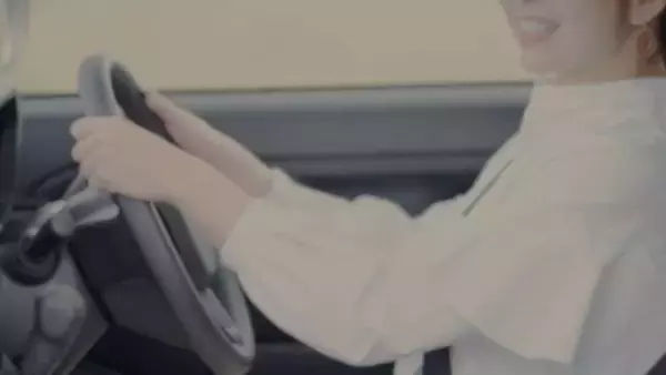 「「赤ちゃんと荷物を抱えて通勤していた新米ママ時代。バスを待ってたら見知らぬ女性ドライバーが...」（千葉県・40代女性）」の画像