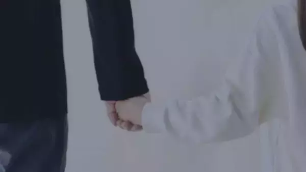 「新幹線ホームで幼い私の手を取った見知らぬ中年女性。家族とはぐれて大泣きしていたけど...」（埼玉県・30代女性）