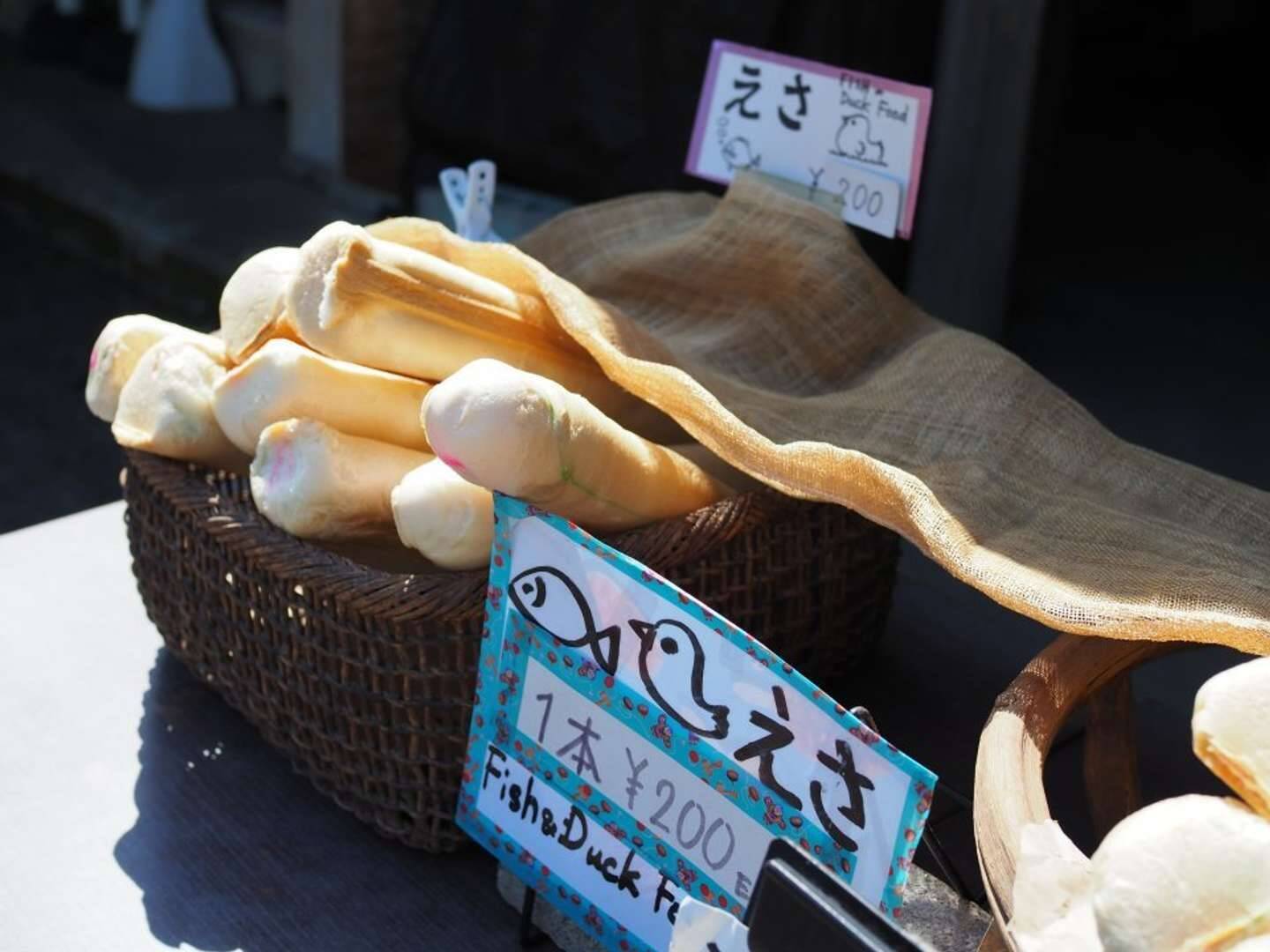 もはや恐怖映像...横浜・三溪園での〝鯉のエサやり〟が大迫力すぎ　2.7万人戦慄「トラウマになりそう」