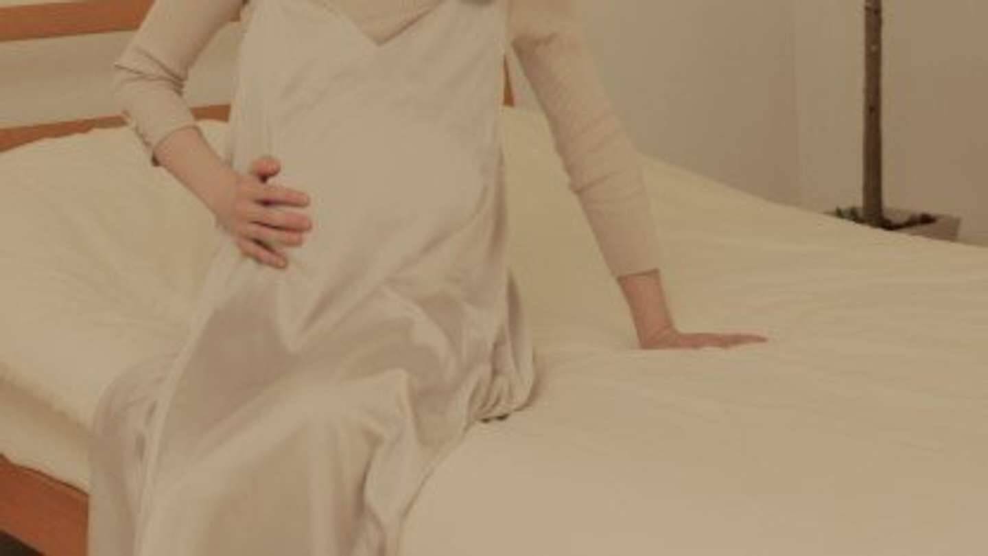 「ひとりきりで入院した産婦人科。隣の妊婦は母親と一緒で、私が陣痛に苦しんでいると...」（愛媛県・50代女性）