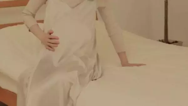 「「ひとりきりで入院した産婦人科。隣の妊婦は母親と一緒で、私が陣痛に苦しんでいると...」（愛媛県・50代女性）」の画像