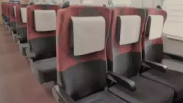 「「幼い娘と父と3人で新幹線自由席へ。3列シートの空いてた2席に座ろうとすると、元からいた派手ギャルが」（新潟県・40代女性）」の画像