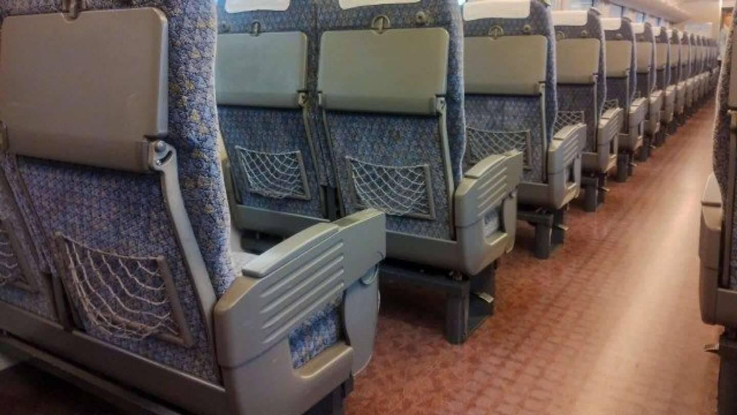 「特急列車の中で5歳長男が大泣き＆嘔吐。夫が乗務員を呼びに行っている間に、周りの男性客たちが...」（石川県・30代女性）