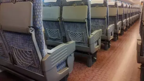 「「特急列車の中で5歳長男が大泣き＆嘔吐。夫が乗務員を呼びに行っている間に、周りの男性客たちが...」（石川県・30代女性）」の画像