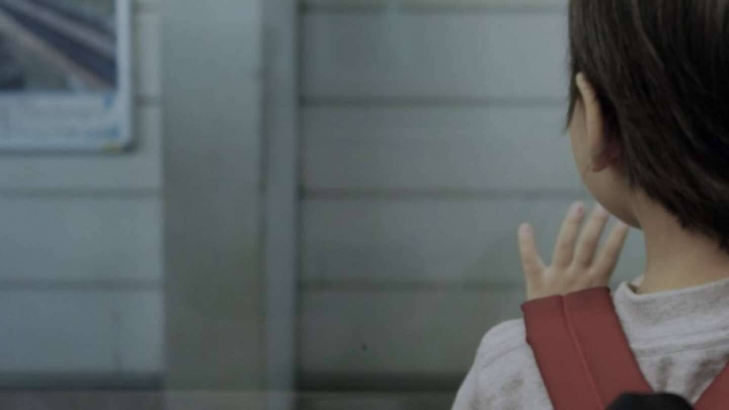 「私を呼んで泣く小学生の妹と見知らぬ男性が乗った電車が発進。男性はホームの私にジェスチャーで」（愛知県・30代女性）