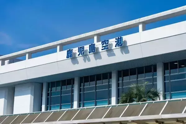 「空港の売店で4人の店員に囲まれた私。お土産について尋ねたら、四方へ散り散りになって！？」（愛知県・30代女性）