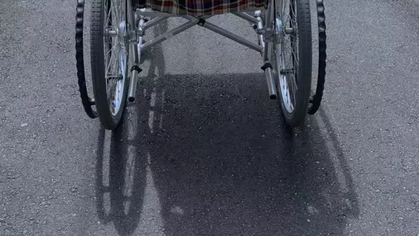 「「車椅子で山手線に乗りこもうとする中年男性。『手伝ったほうがいいかな』と思って見ていると...」（千葉県・70代男性）」の画像