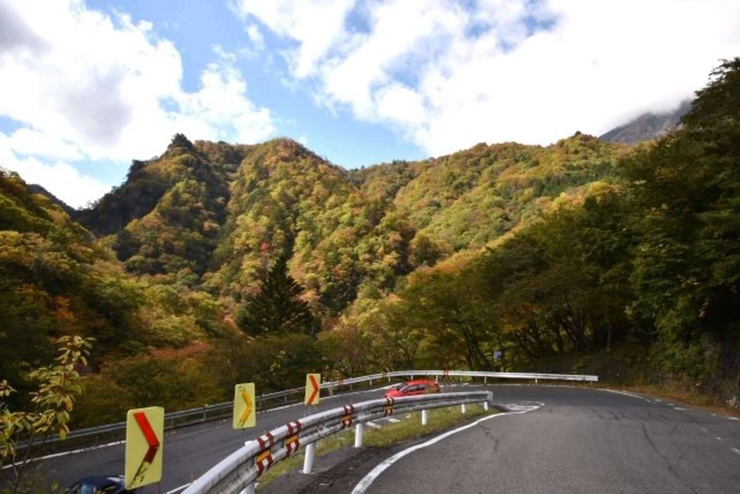 「忠告を聞かず、女一人で山を下る私。途中で車から見知らぬ人に声をかけられて」（年齢不詳・女性）