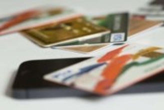 お金が、クレジットカードが...財布の中身が飛び散って絶望　すると3人が近づいてきて（兵庫県・50代女性）