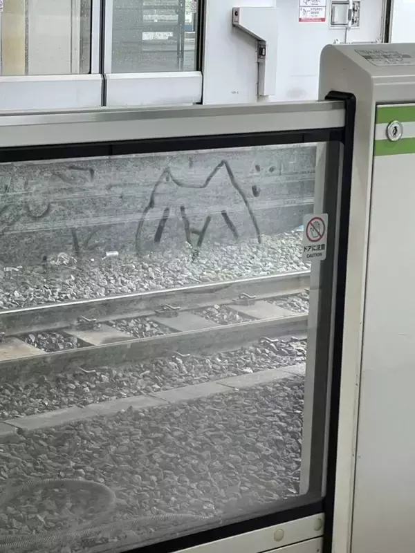 「秋葉原すぎる」「さすが秋葉原」　駅に浮かび上がる〝あの顔〟に4.3万人注目