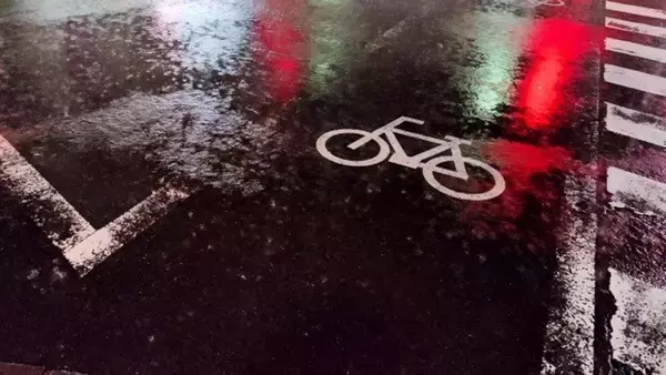 「「4歳の娘を自転車の後ろに乗せて走るシングルマザーの私。ワゴン車の中年男性に声をかけられて...」（埼玉県・40代女性）」の画像