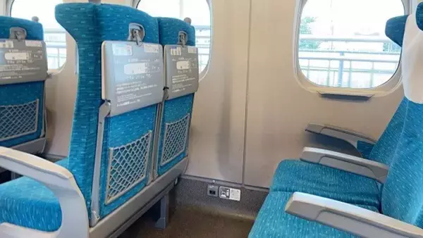 「「大混雑で空席無しの新幹線。ドア近くで立ってた私に、幼児連れで2席を使う若い母親が」（大阪府・60代女性）」の画像