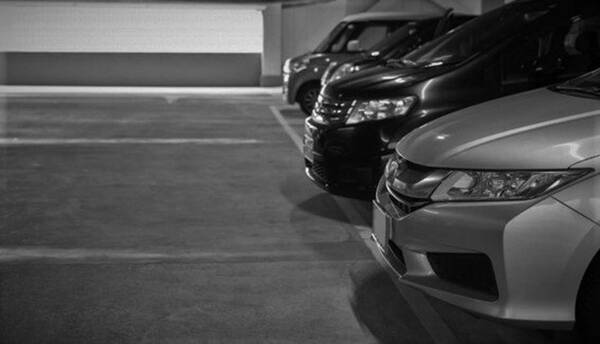 上手に駐車できない私を 怪訝そうに見る隣の車の強面運転手 ぶつけたらヤバイ とパニクってると 千葉県 30代女性 22年9月9日 エキサイトニュース