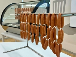 北海道では「できたてシャウエッセン」を〝狩れる〟らしい　衝撃光景に1.9万人驚がく