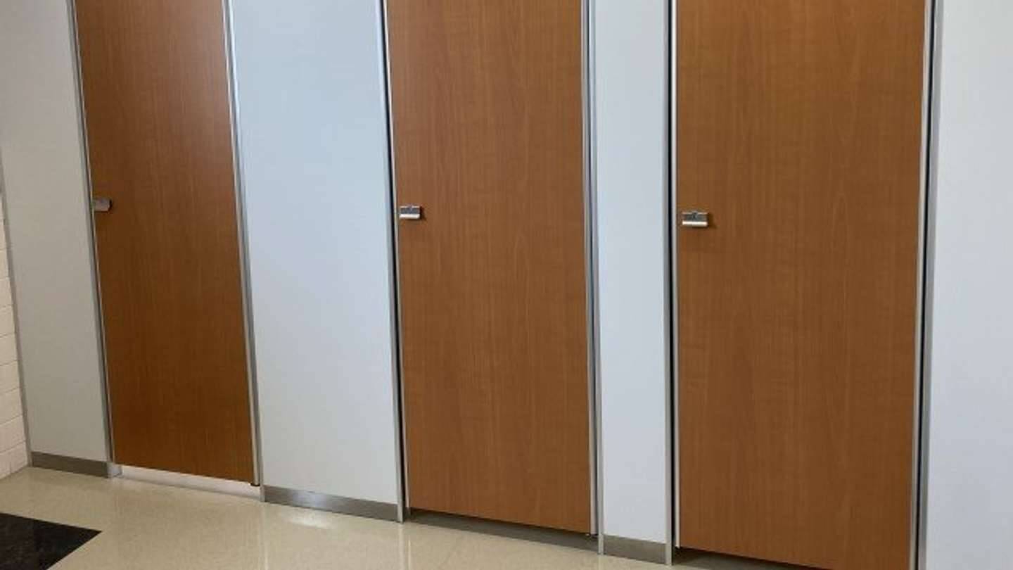 「トイレに入ろうとしたら横入りしてきたオバサン。幼い娘がそのせいで漏らしてしまい...」（神奈川県・30代女性）