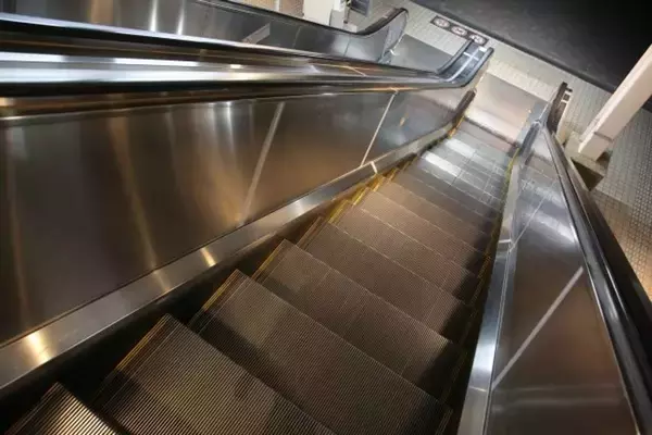 「「大学入試のために都会へ出てきた私。駅で後ろにいたおじさんに声をかけられて」（島根県・10代男性）」の画像