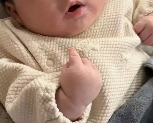 ママが赤ちゃんに「かわいいね」→まさかの〝反応〟に1.3万人もん絶　「尊い」「かわいい上に賢い」
