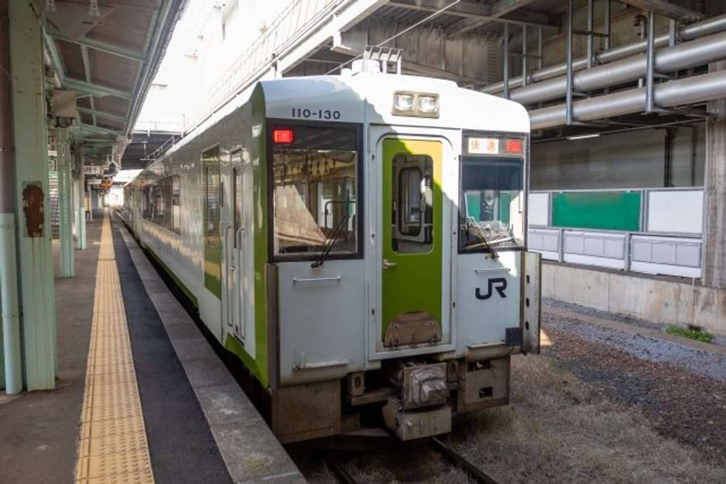 「旅行中、盛岡駅に着く直前に嘔吐した幼い娘。駅員に休める場所はないか尋ねると...」（神奈川県・50代女性）