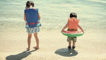 「娘と息子を連れて行った海水浴。私がトイレに行っている間に、2人の子供たちが沖に流されて...」（千葉県・70代男性）