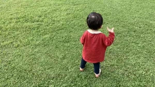 「1歳娘と散歩中にすれ違った見知らぬ男性。帰りがけにまたすれ違い、目が合ったから意を決して...」（愛知県・30代女性）