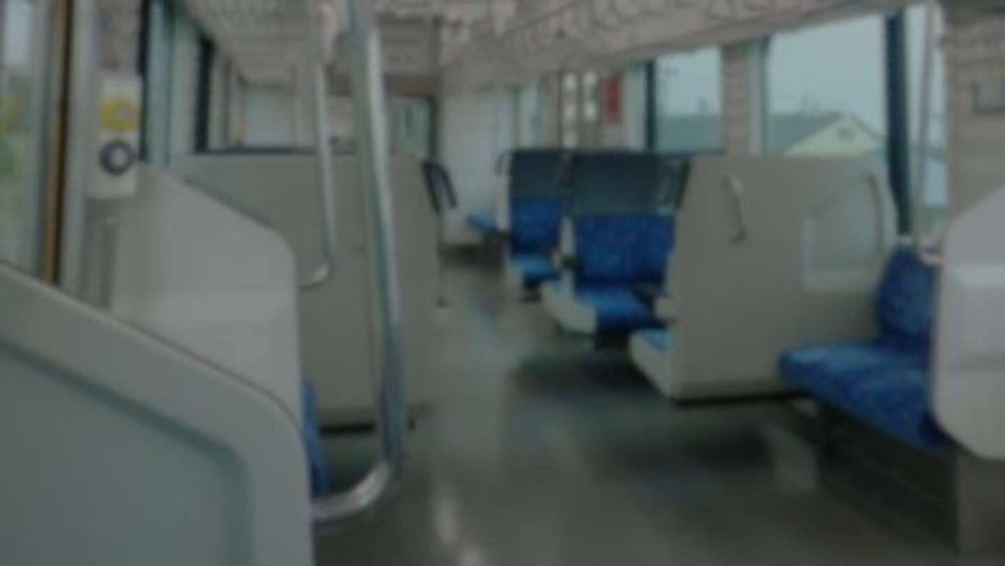 「大混雑の電車に2歳息子とスーツケースを抱えて乗車。なんとか座れたけど、小学生に席を譲ることになり...」（長野県・40代女性）