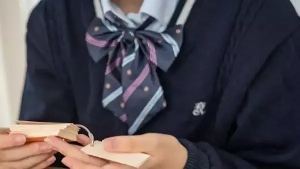 「女子高生が人目もはばからず泣いた　見知らぬ人に渡されたメモに書かれていたコト（宮城県・20代女性）」の画像