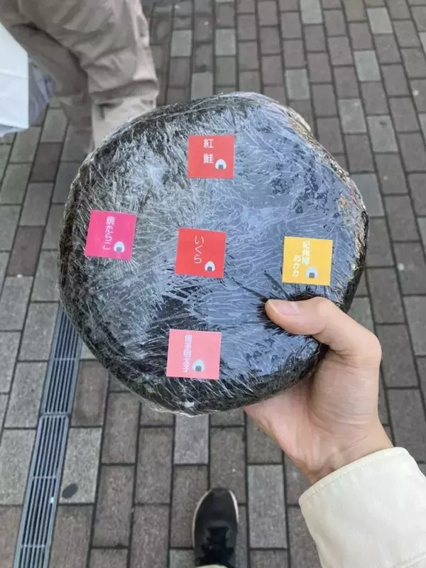 デカ過ぎんだろ...　東京・御徒町で1日1個だけ売られてる〝超巨大おにぎり〟に8.5万人驚がく