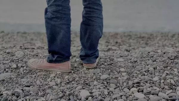 九十九里浜で車が動かなくなった　あせる父のもとに若い二人の男がやってきて、おもむろに（千葉県・40代男性）